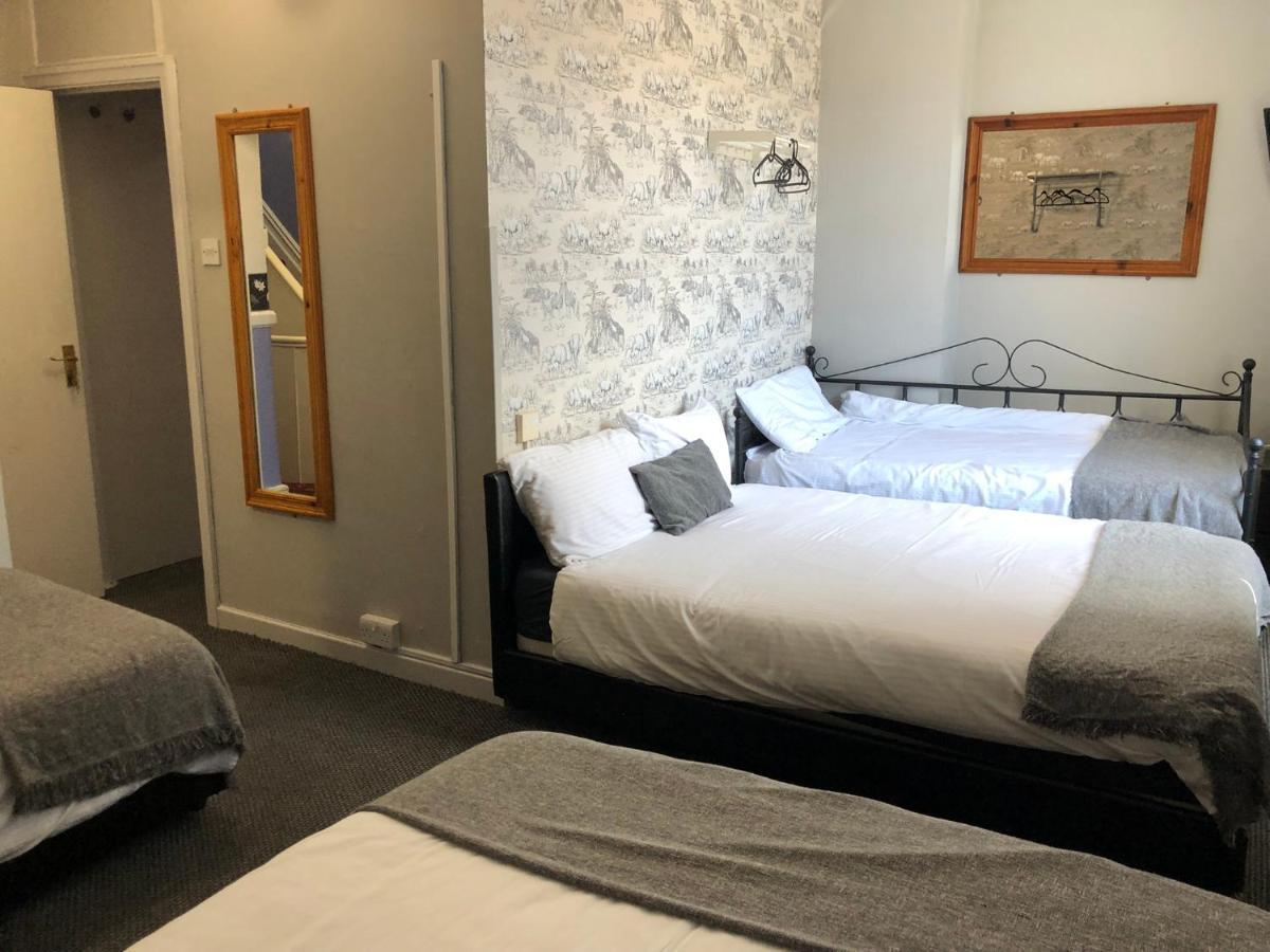 Ultimate Family Guest House Блекпул Екстериор снимка