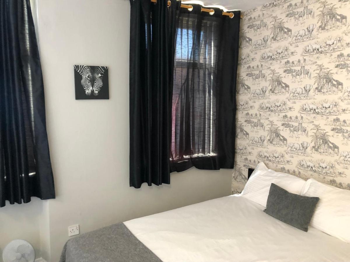 Ultimate Family Guest House Блекпул Екстериор снимка