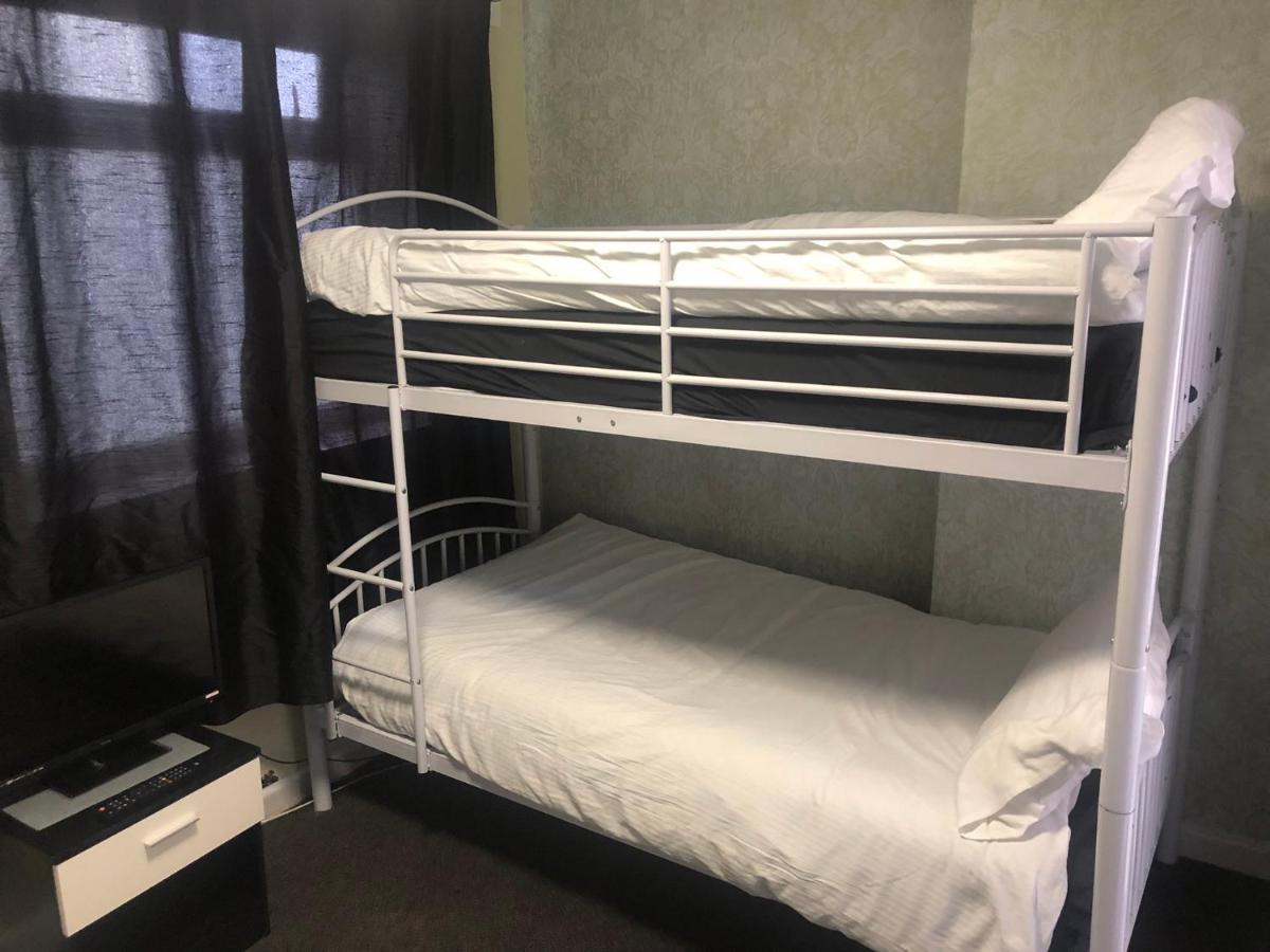 Ultimate Family Guest House Блекпул Екстериор снимка