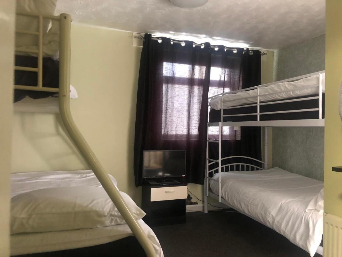 Ultimate Family Guest House Блекпул Екстериор снимка